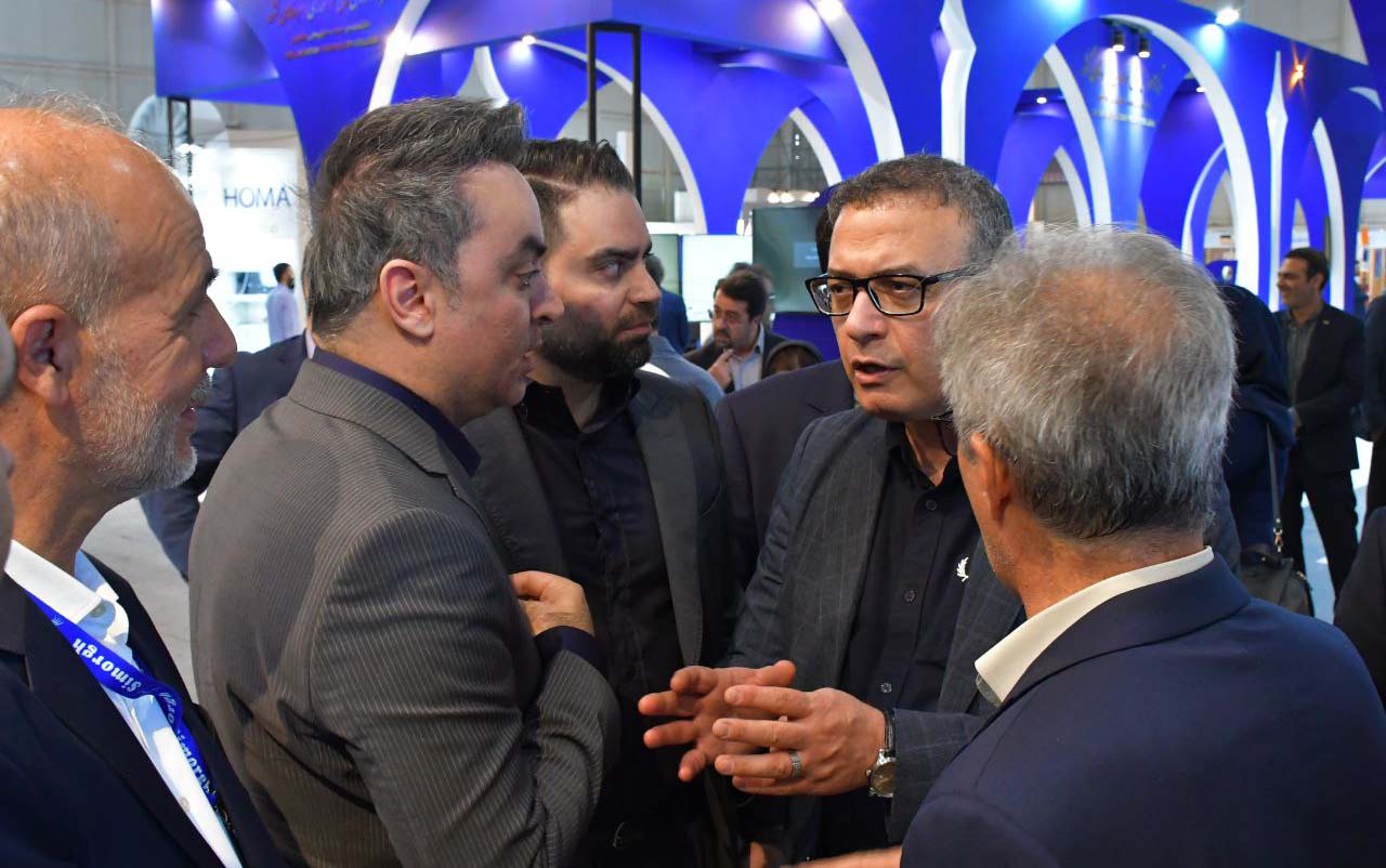 بازدید چند مقام از غرفه ویستا توربین در دوازدهمین نمایشگاه بین‌المللی هوایی ایران